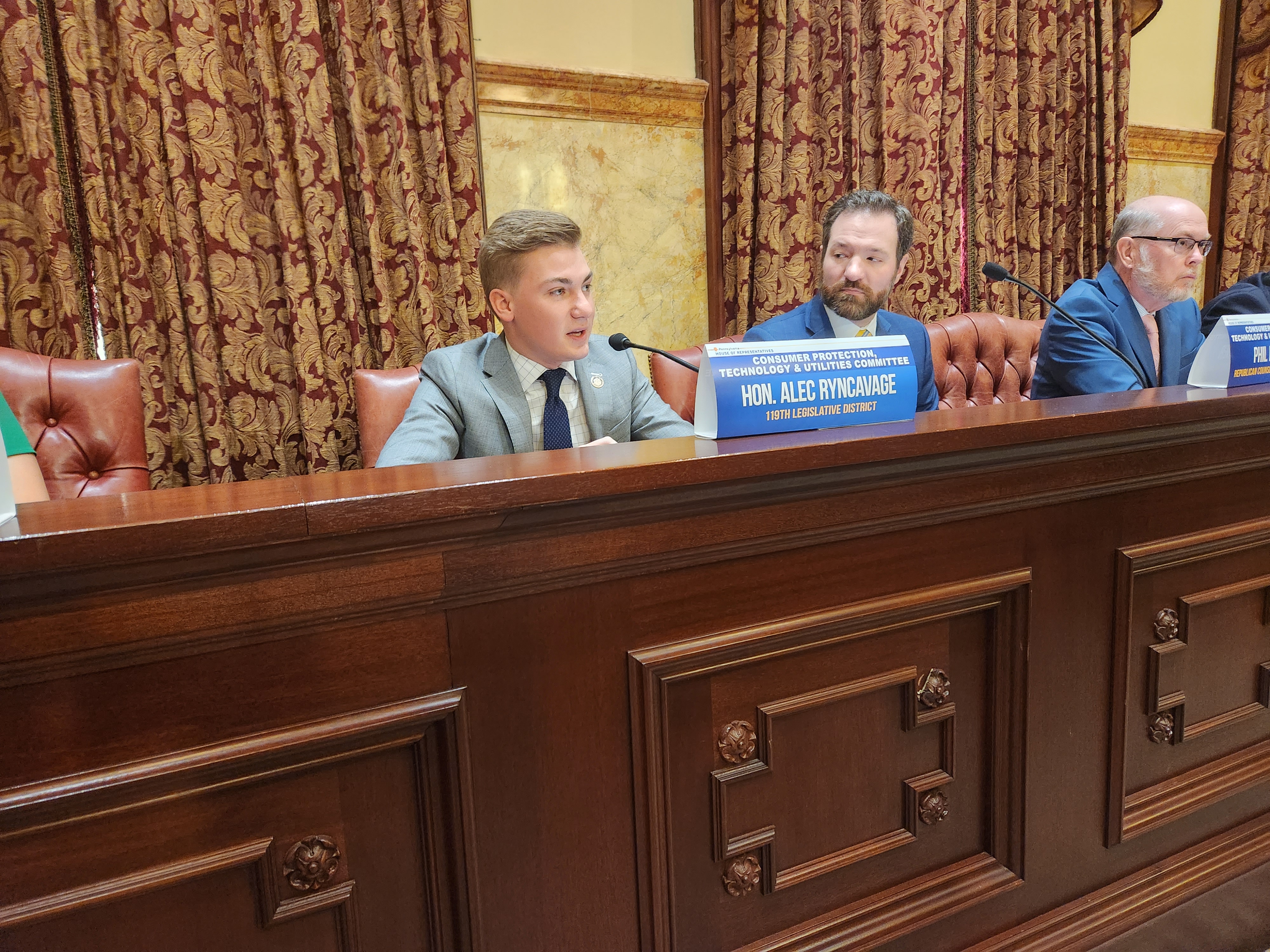 Ryncavage Bill to Remove Old Utility Poles Advances 